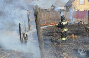 Неблагоприятные погодные условия, высокая и чрезвычайная пожароопасность лесов сохраняются в Иркутской области