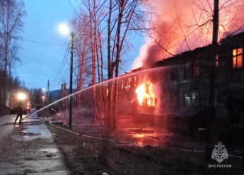 В городе Железногорске-Илимском ликвидируют последствия пожара в многоквартирном доме. Обстановка с пожарами в Иркутской области
